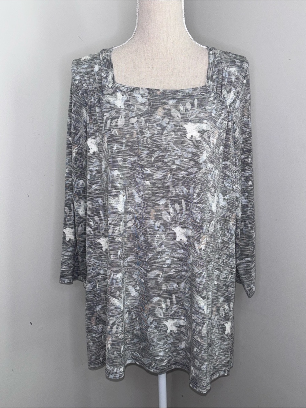 LOGO by Lori Goldstein square neck gray & white printed 3/4 sleeve top Medium